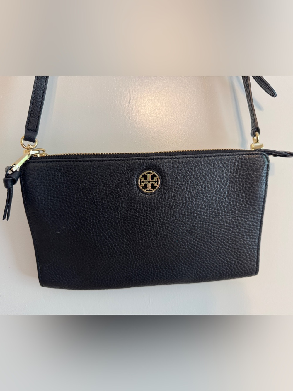 Tory Burch Black Pebbled Leather Crossbody with Gold Logo - Picture 2 of 5